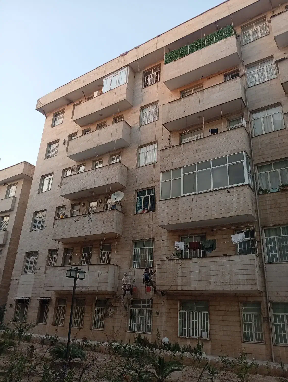 پیچ ورولپلاک نما ایزگام کار سیمان کار رنگ کاری نما|خدمات پیشه و مهارت|کرج, گوهردشت|دیوار