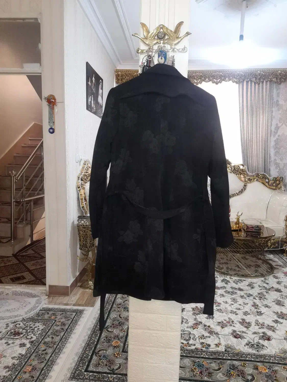 پالتو|لباس|باغستان, |دیوار