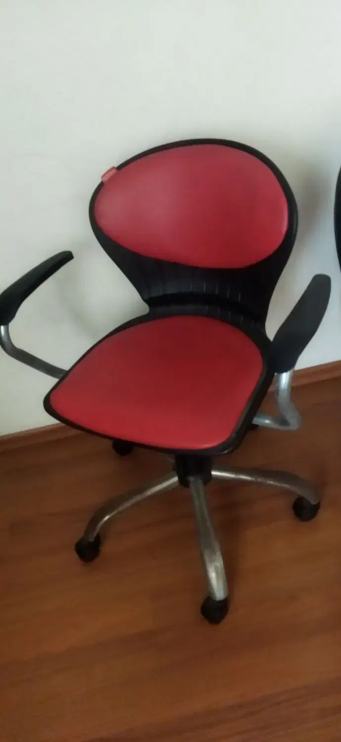 صندلی گردان|صندلی و نیمکت|رشت, گلسار|دیوار