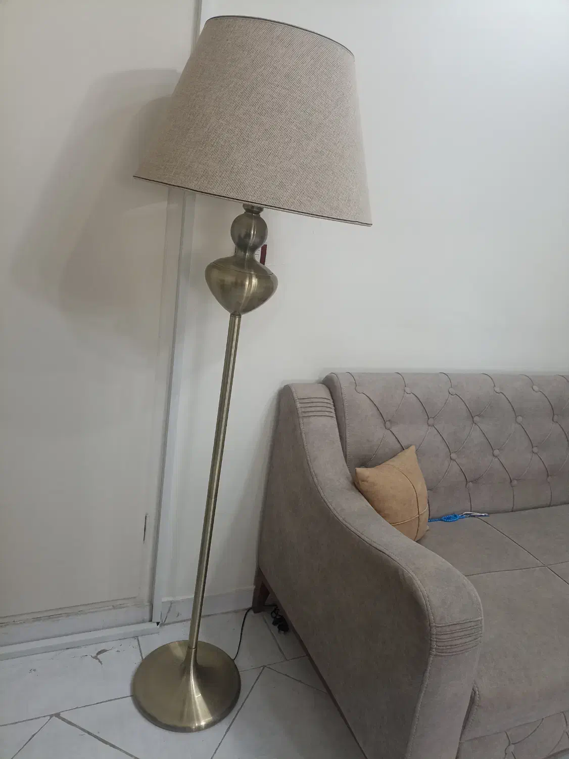 آباژور ایستاده|چراغ خواب و آباژور|قرچک, دانشگاه پیام نور قرچک|دیوار