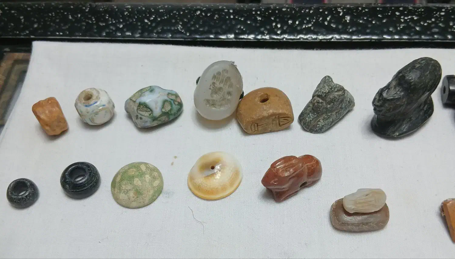 مهره های نشان|کلکسیون اشیاء عتیقه|قم, ارم|دیوار