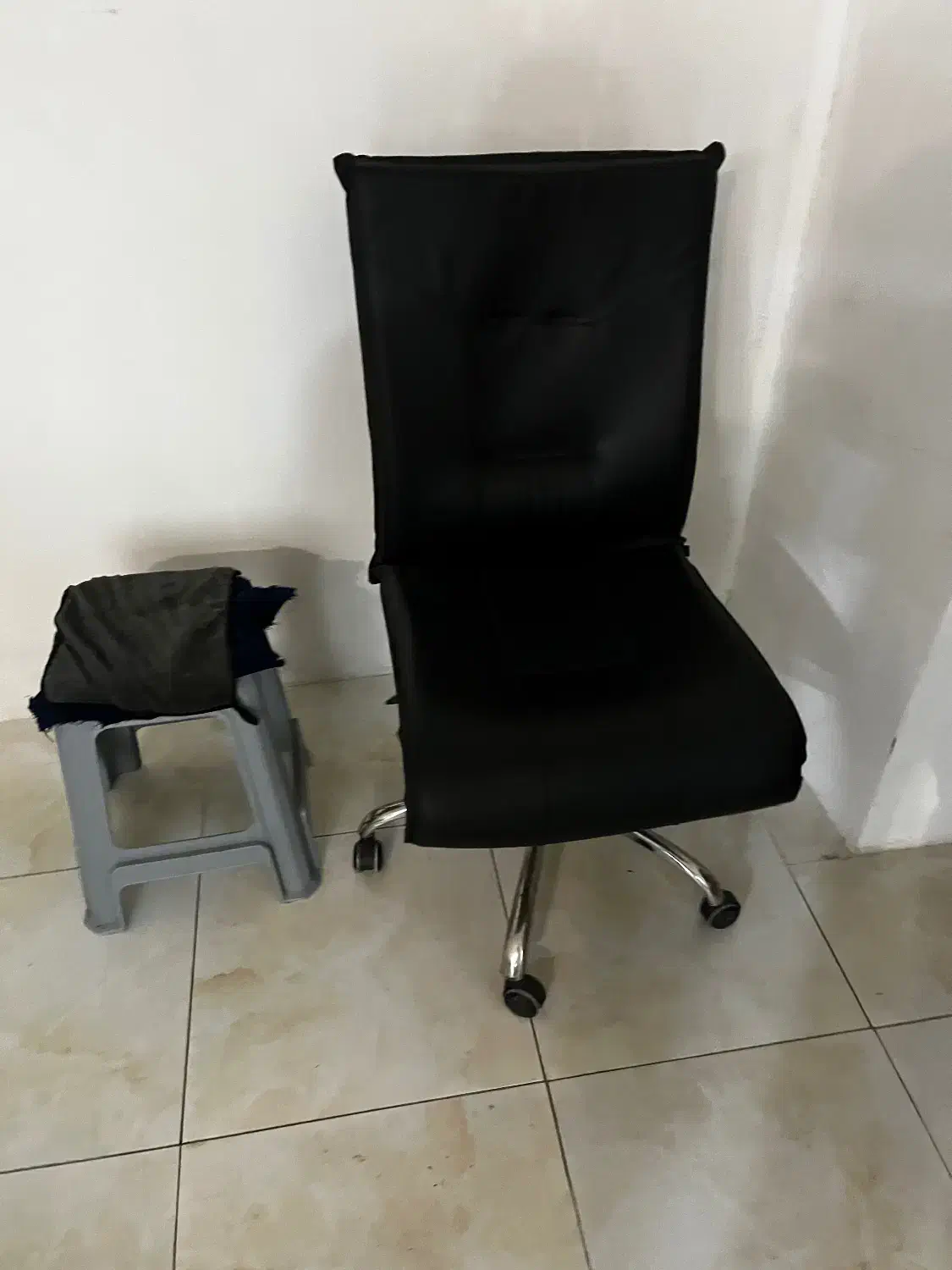 صندلی میز|مبلمان اداری|رشت, کوی فرهنگیان|دیوار