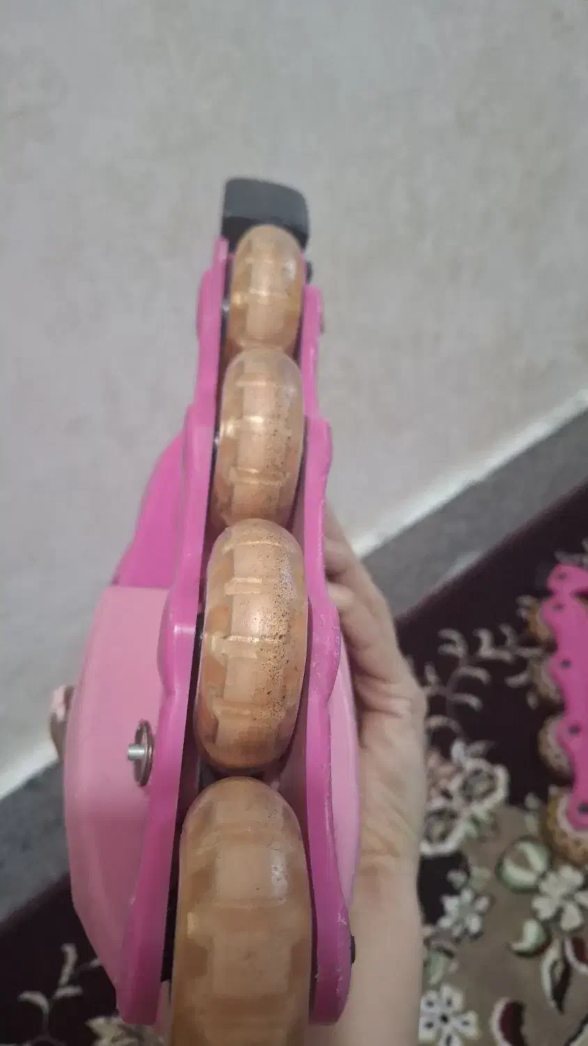 کفش اسکیتی|دوچرخه، اسکیت، اسکوتر|نیشابور, گمنام غربی|دیوار