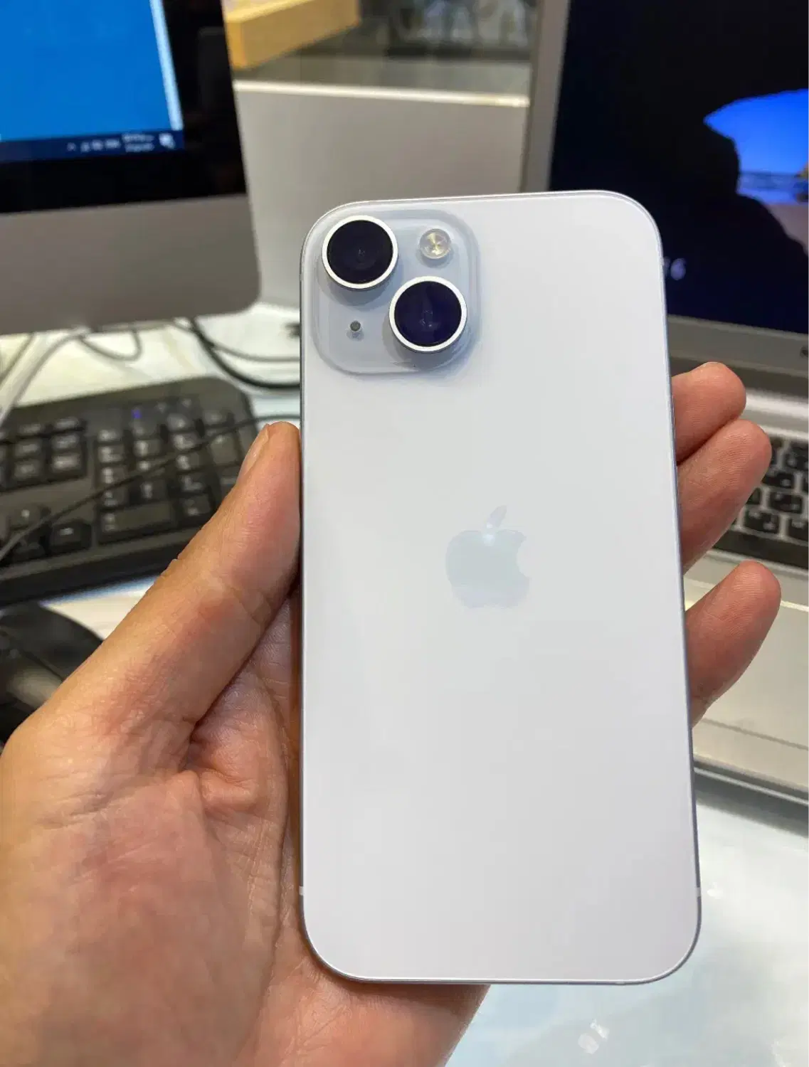iPhone 15 normal|موبایل|خوی, |دیوار