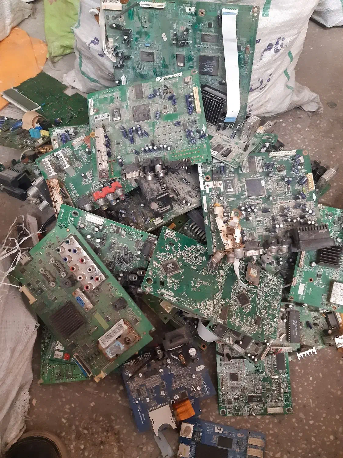 خ کیس کامپیوتر خراب سوخته برد دورو سبز|قطعات و لوازم جانبی رایانه|همدان, |دیوار