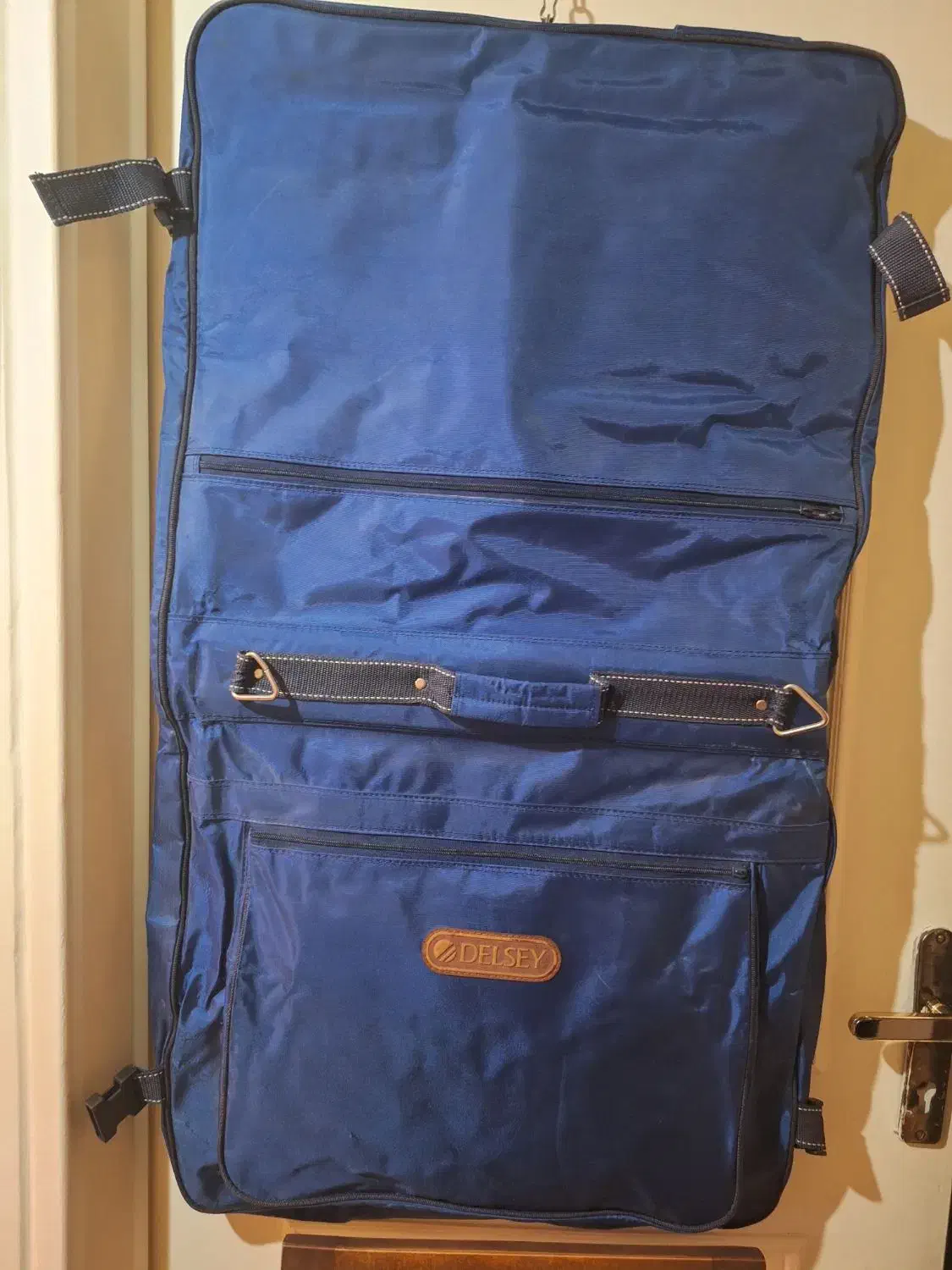 چمدان مخصوص کت وشلوار دلسی خارجی|کیف، کفش، کمربند|تهران, جیحون|دیوار