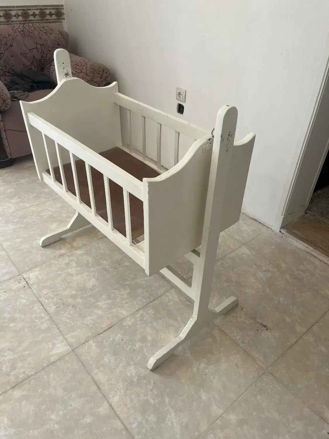 گهواره چوبی|تخت و صندلی بچه|میانه, |دیوار