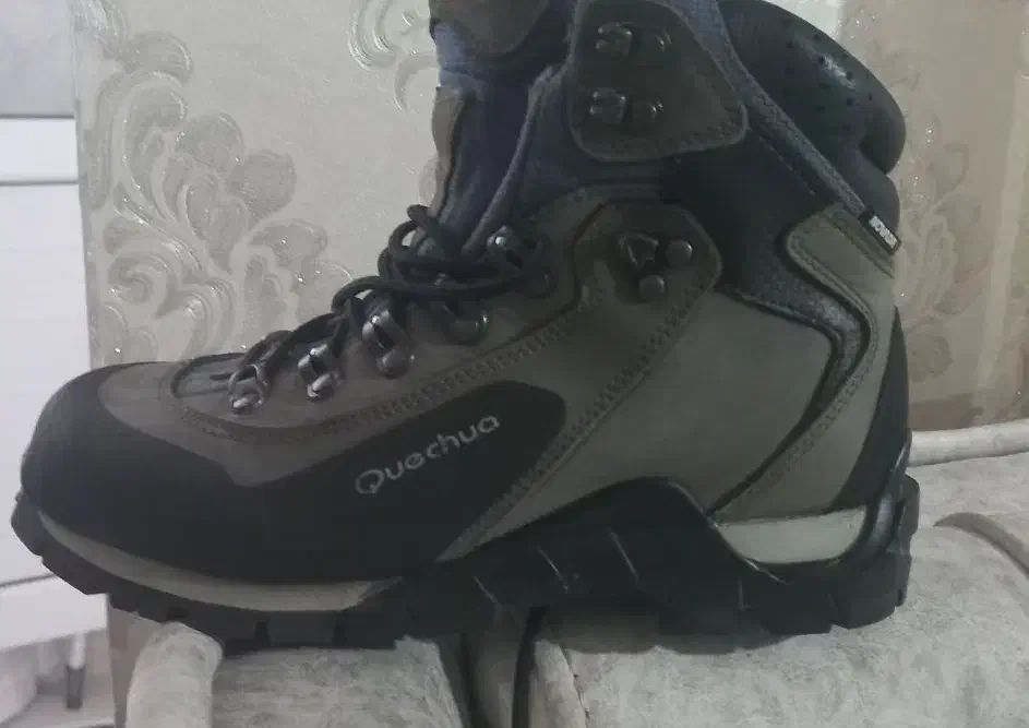 کفش کوهنوردی حرفه ای کچوا|کوهنوردی و کمپینگ|تهران, فلسطین (میدان انقلاب)|دیوار