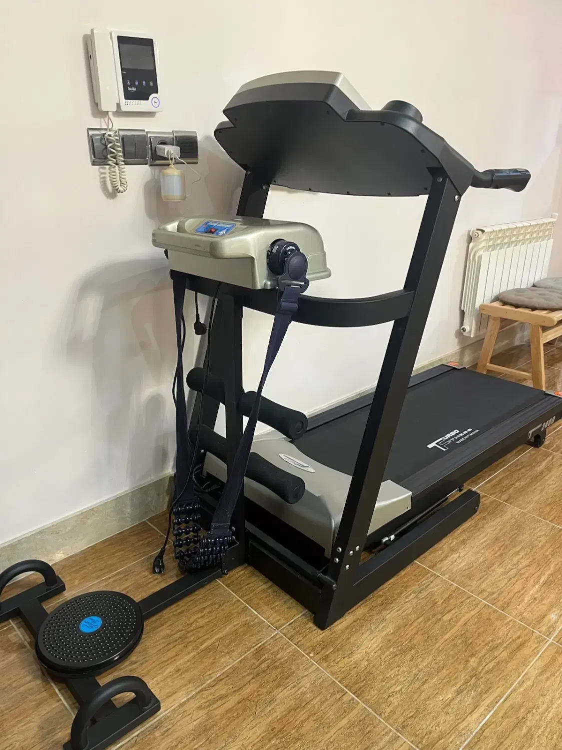 تردمیل توربو فیتنس 2400 (فوق العاده سالم و نو)|تجهیزات ورزشی|بابل, |دیوار