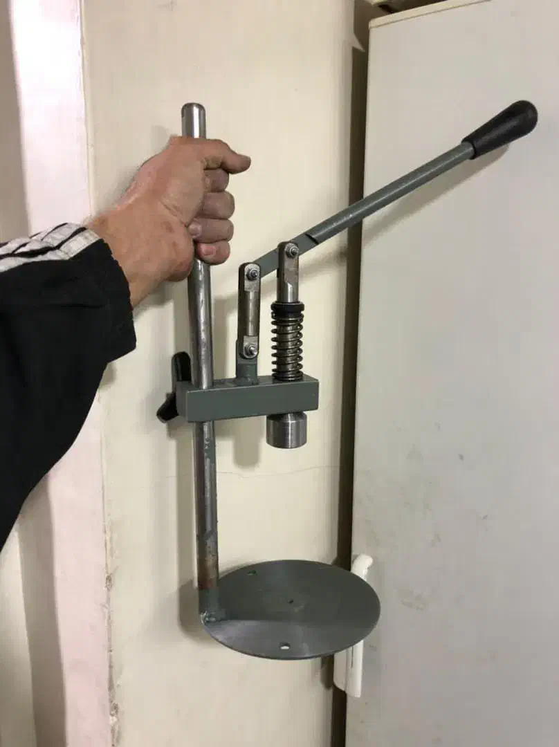 تشتک زن|ماشینآلات صنعتی|ری, شهادت|دیوار