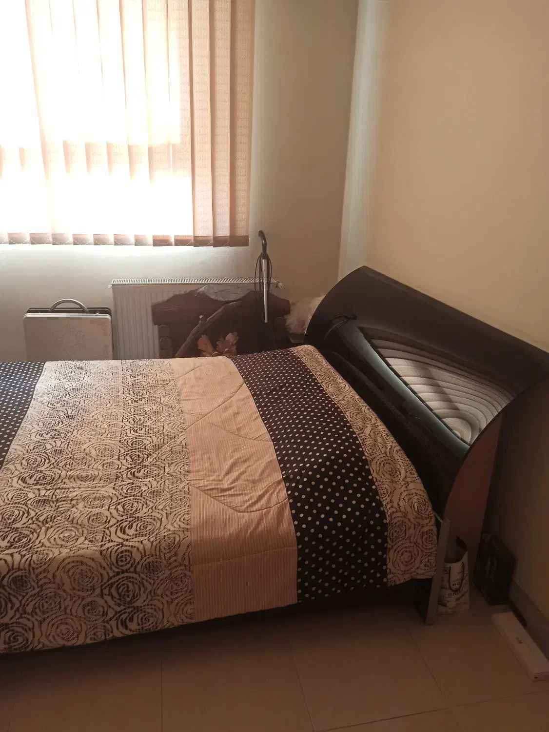 تخت دو نفره|تخت و سرویس خواب|شاهین‌شهر, شهرک هشت بهشت|دیوار