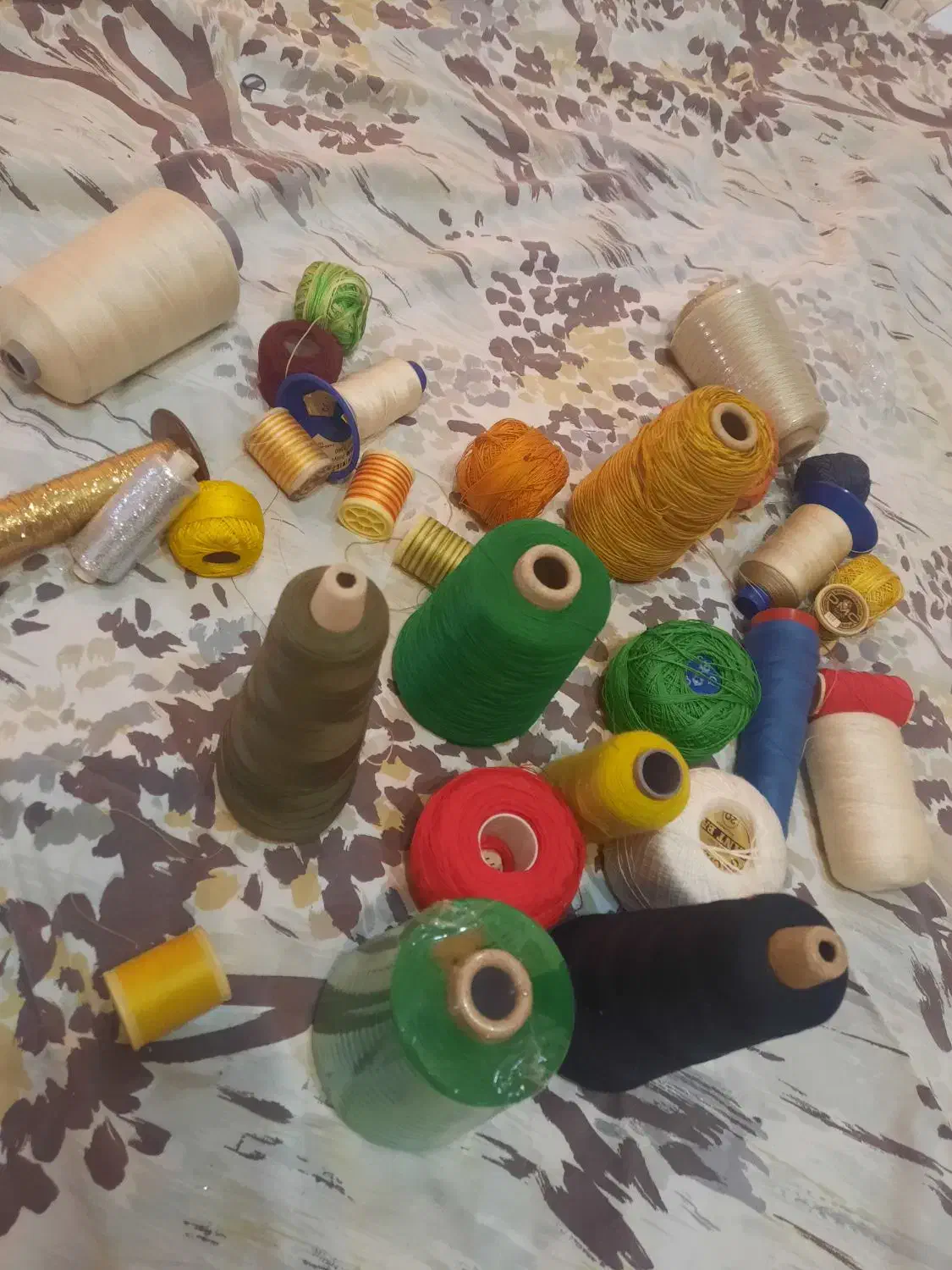 تعدادی نخ جنس خوب|لوازم خیاطی و بافتنی|پردیس, فاز ۸|دیوار