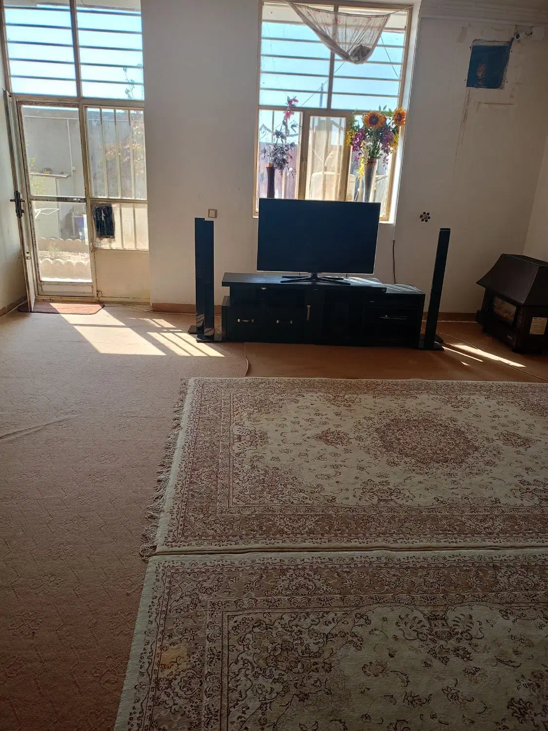 نیازمند به خانوم جوان برای نظافت و آشپزی|استخدام سرایداری و نظافت|کرمان, |دیوار