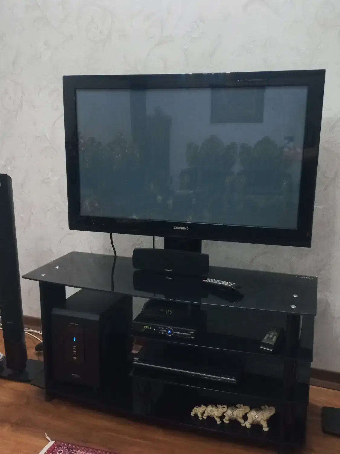 تلویزیون ۴۲ اینچ|تلویزیون و پروژکتور|میانه, |دیوار