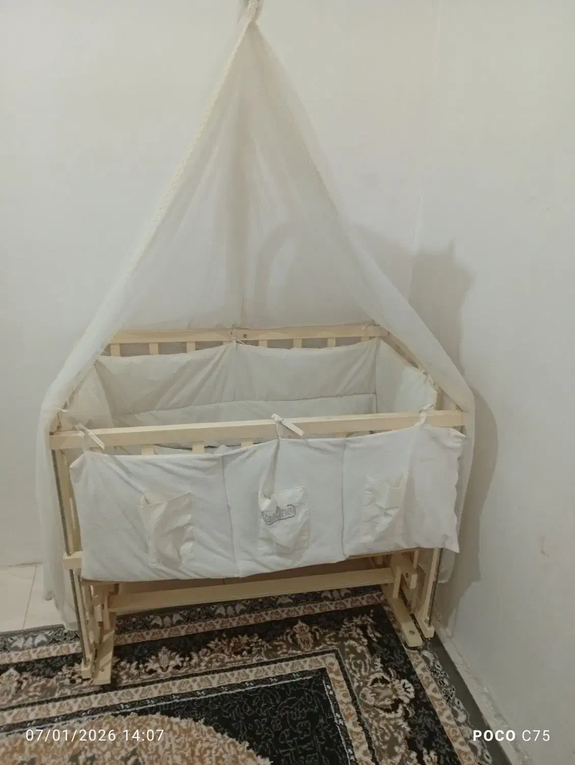 گهواره کنارتخت مادرکرم رنگ|تخت و صندلی بچه|پاکدشت, پاکدشت (مامازند)|دیوار