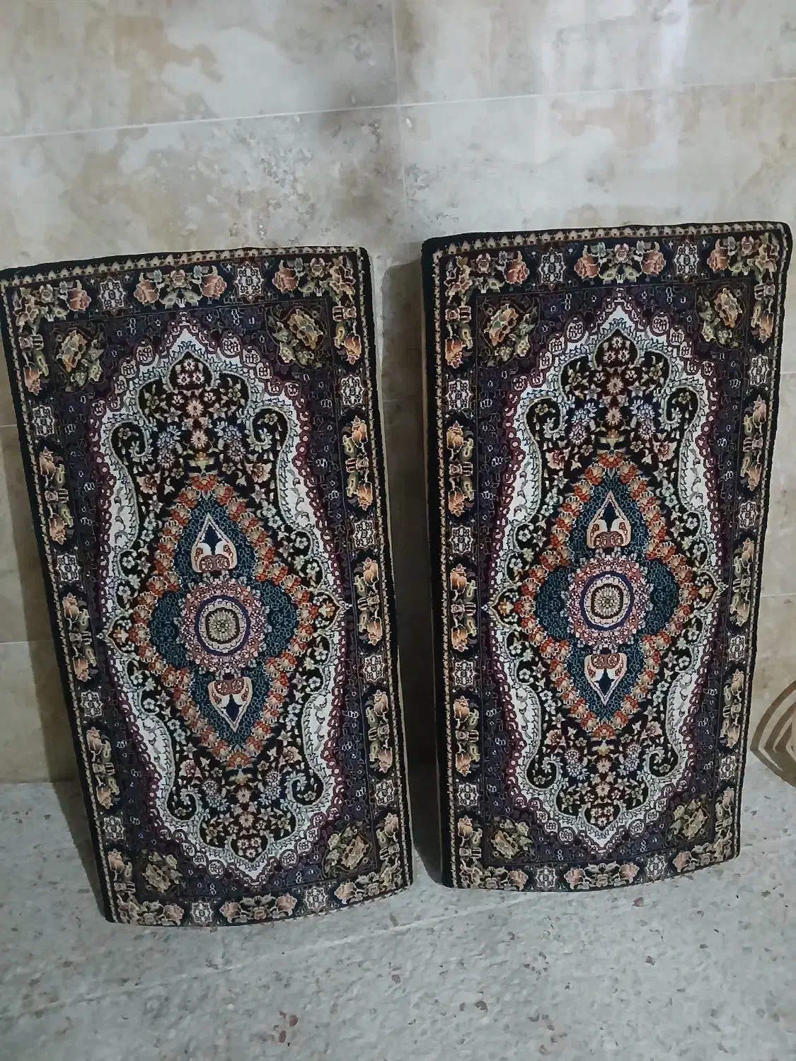 دوعدد پشتی در حد نو|پشتی|کرمانشاه, |دیوار