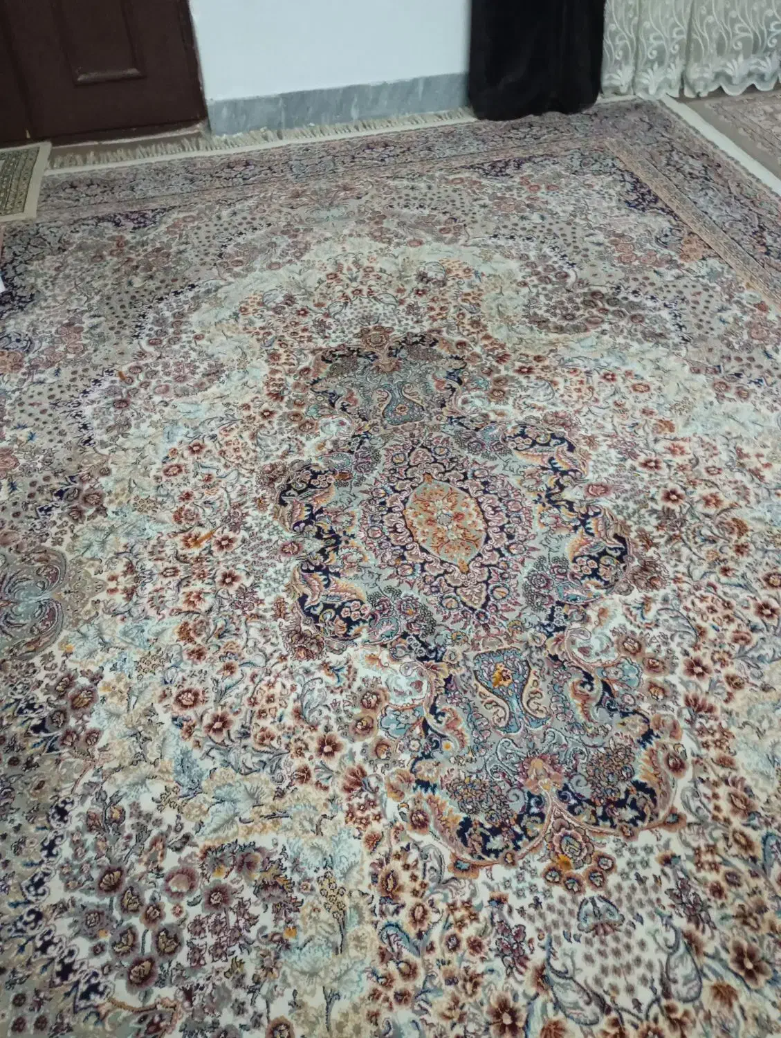 فرش‌موجوداست|فرش|چاف و چمخاله, |دیوار