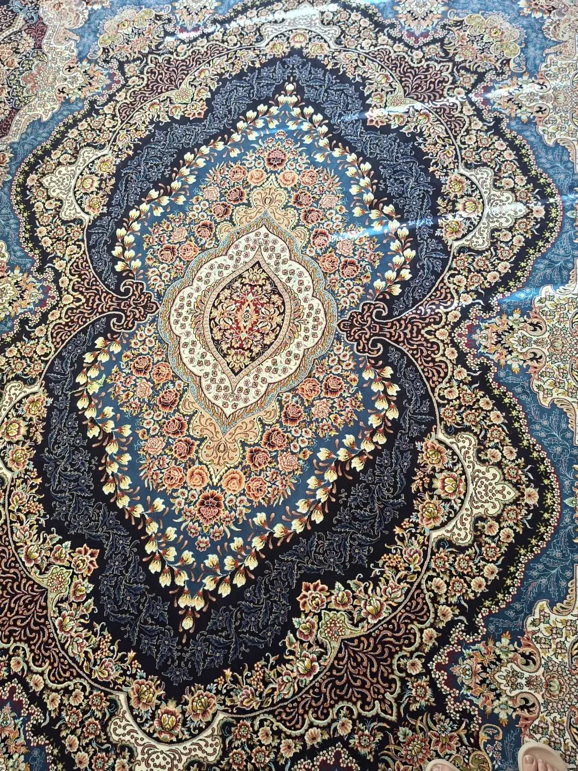 قالی سورمه ای|فرش|بروجن, |دیوار