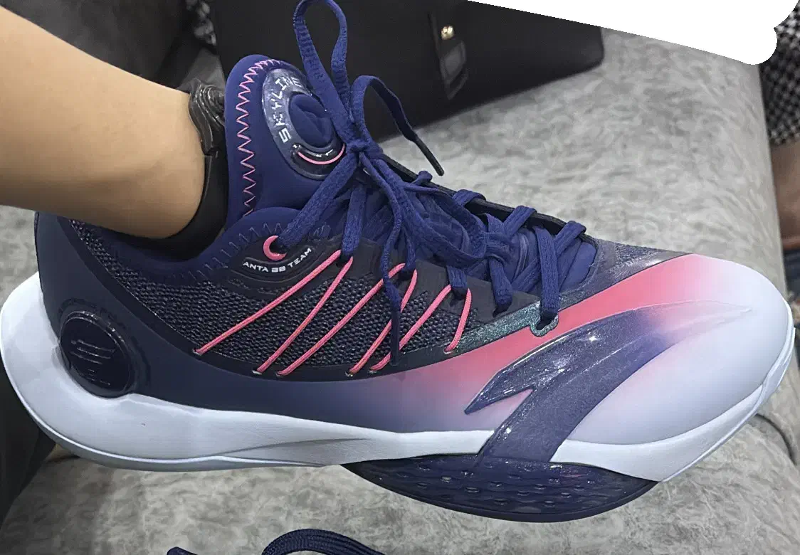 کفش سالنی بسکتبال هندبال والیبال|کیف، کفش، کمربند|بوشهر, |دیوار