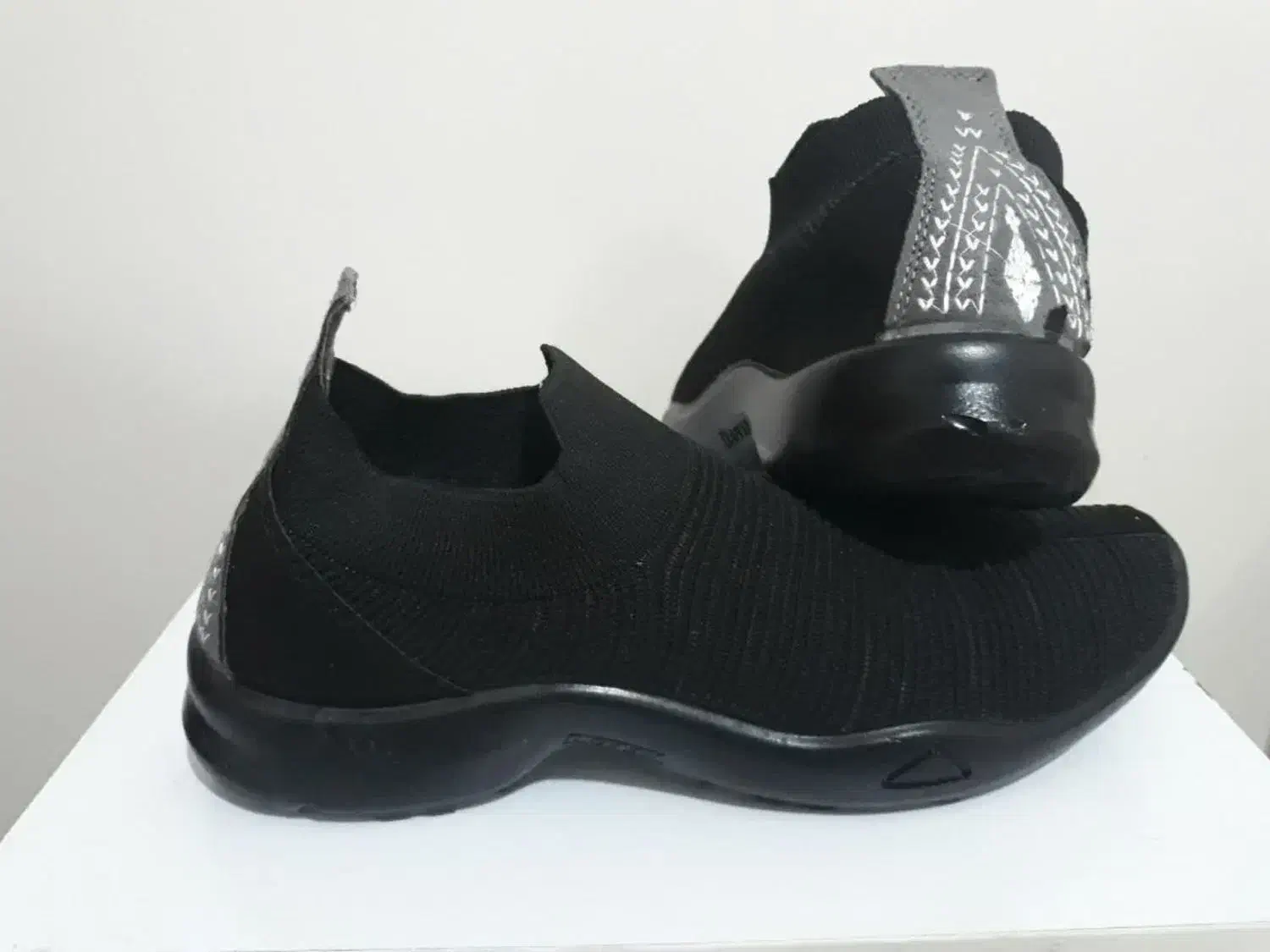 کفش گیوه|کیف، کفش، کمربند|دوگنبدان, |دیوار