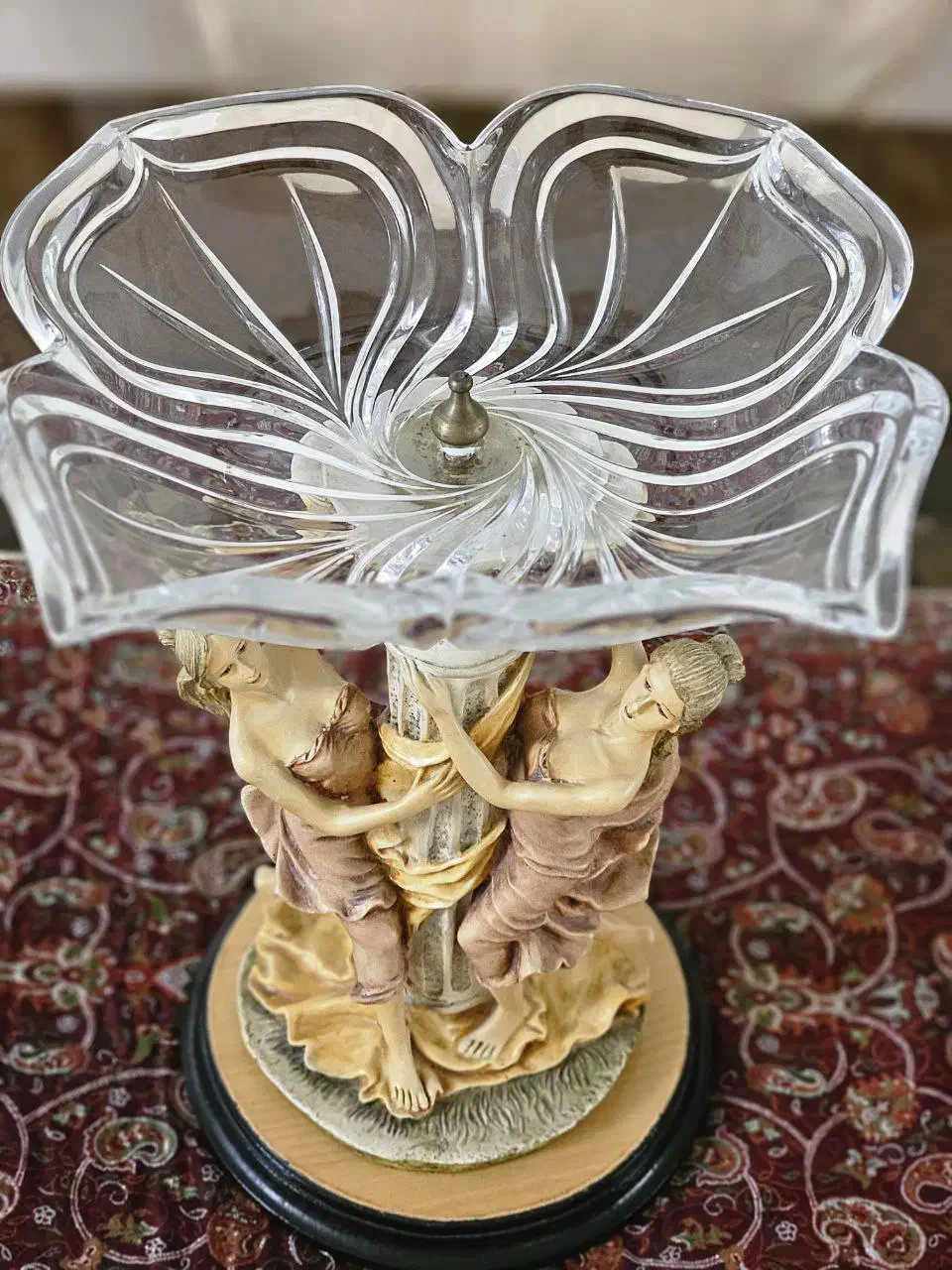 میوه خوری کریستال پایه مجسمه بسیار شیک|ظروف سرو و پذیرایی|رشت, گلسار|دیوار