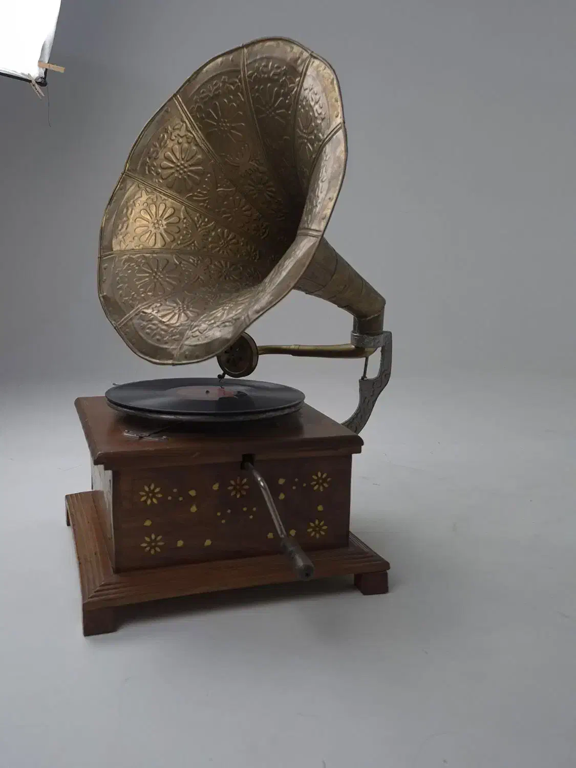گرامافون سالم با قدمت بالا|کلکسیون اشیاء عتیقه|تهران, اکباتان|دیوار