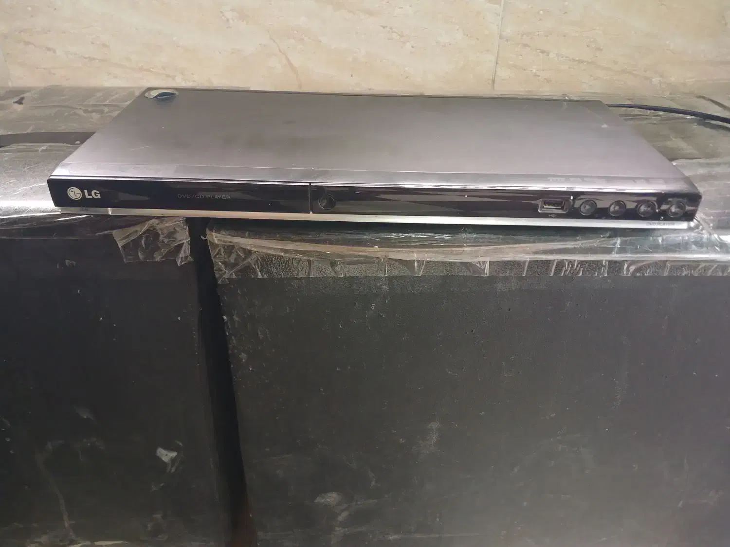 تلویزیون ۲۴  سامسونگ+میز کنار مبل و دستگاه سی دی|تلویزیون و پروژکتور|کرمانشاه, |دیوار