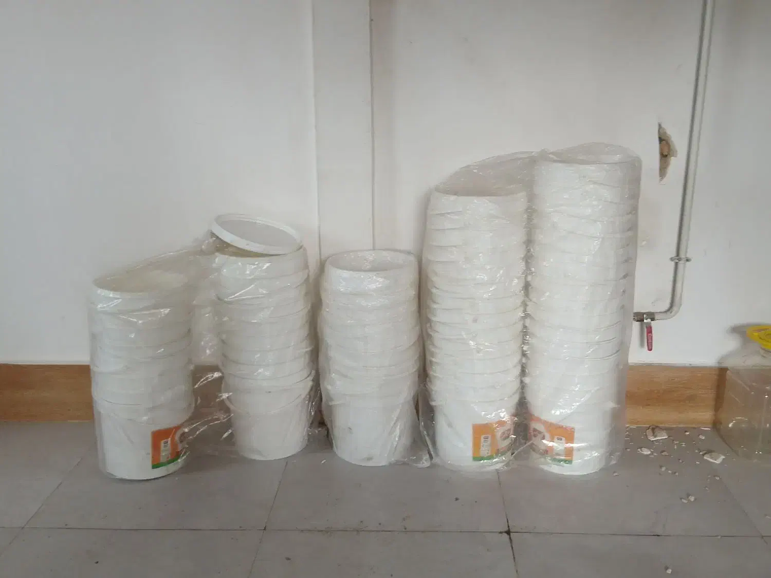 سطل|ظروف نگهدارنده، پلاستیکی، یک‌بارمصرف|سامن, |دیوار