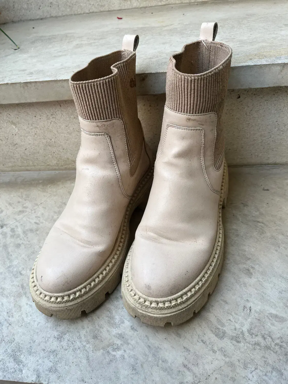 نیم بوت کرم|کیف، کفش، کمربند|بابل, |دیوار