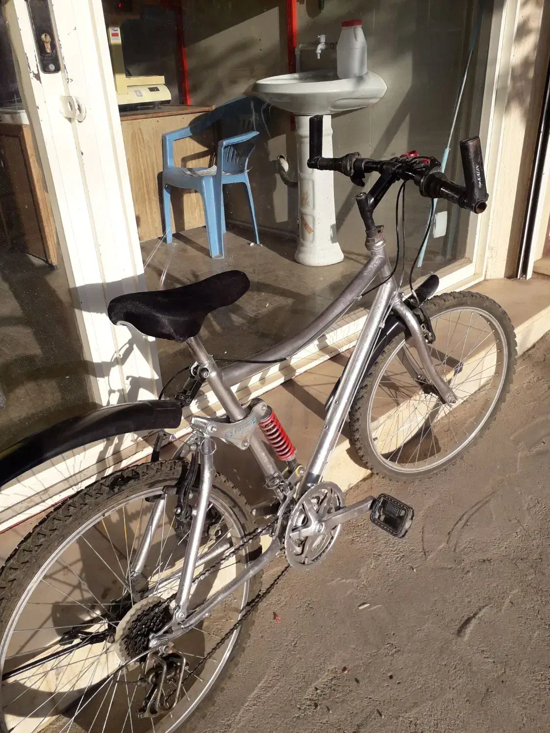 دوچرخه ۲۶ دنده  دار و  کمک دار|دوچرخه، اسکیت، اسکوتر|سنندج, |دیوار