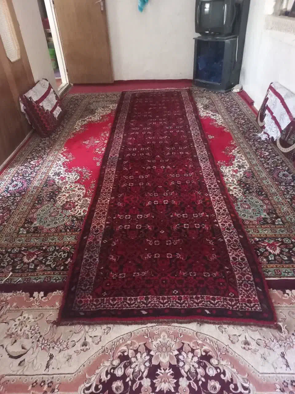 یک عدد فرش پشم گوسفندی قدیمی دستبافت|فرش|قم, شهرک فاطمیه|دیوار