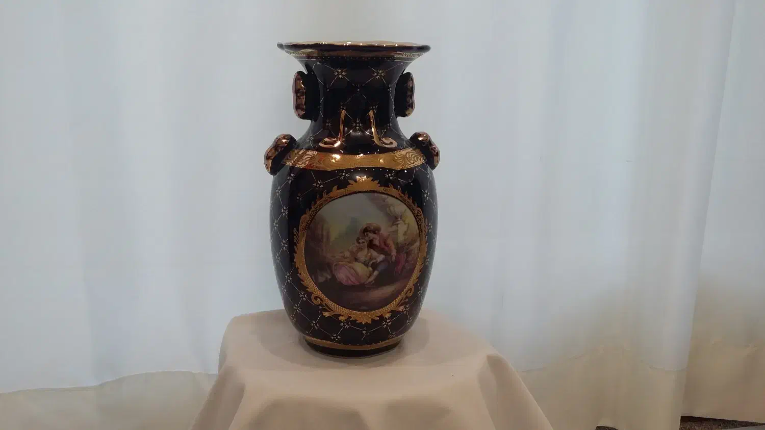 گلدان انتیک|کلکسیون اشیاء عتیقه|بابل, |دیوار