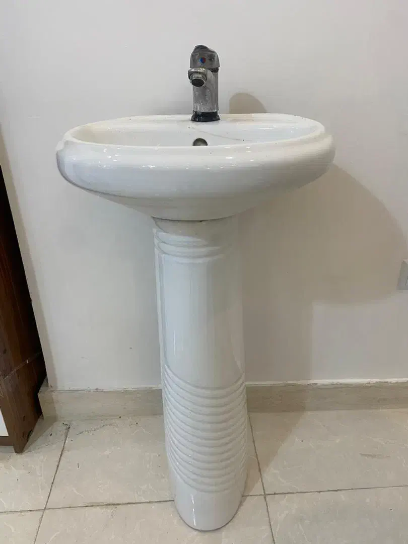 روشویی به همراه شیراهرمی|لوازم سرویس بهداشتی|رشت, یخسازی|دیوار