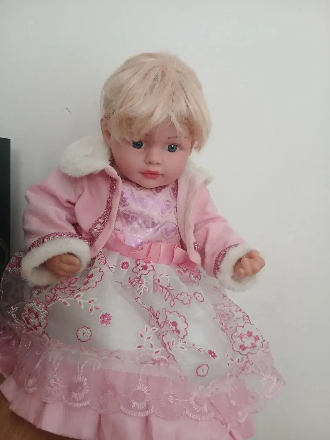 عروسک|اسباببازی بچه|کرج, بنیاد|دیوار