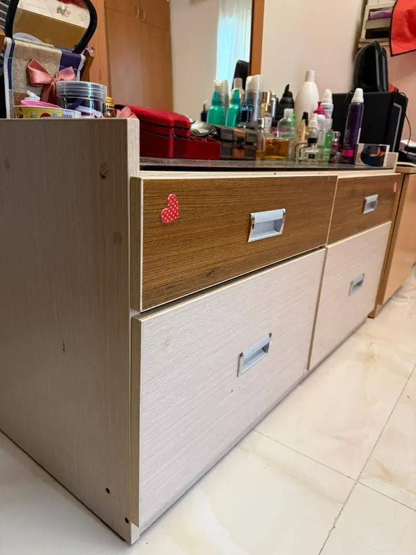 میز توالت چهر کشو وآینه قدی|تخت و سرویس خواب|خرمآباد (تنکابن), |دیوار