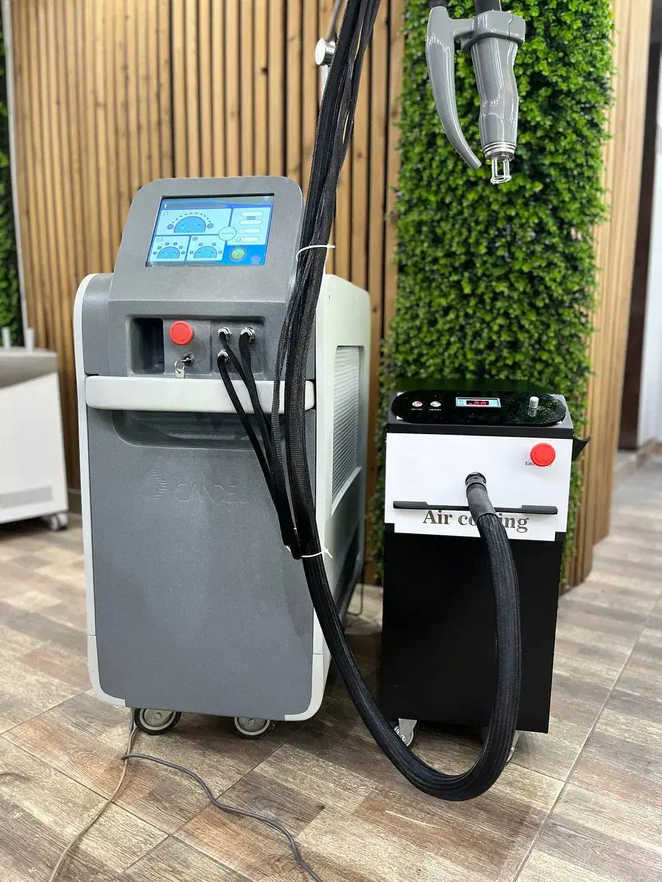 دستگاه لیزر کندلا ژنراتوری با ایرکولینگ کم کارکرد|آرایشی، بهداشتی، درمانی|اندیشه, اندیشه فاز ۳|دیوار