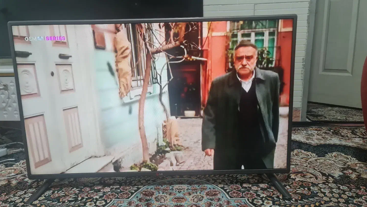 ال ای دی ۴۲ اینچ ال جی در حد آک|تلویزیون و پروژکتور|ساوه, |دیوار