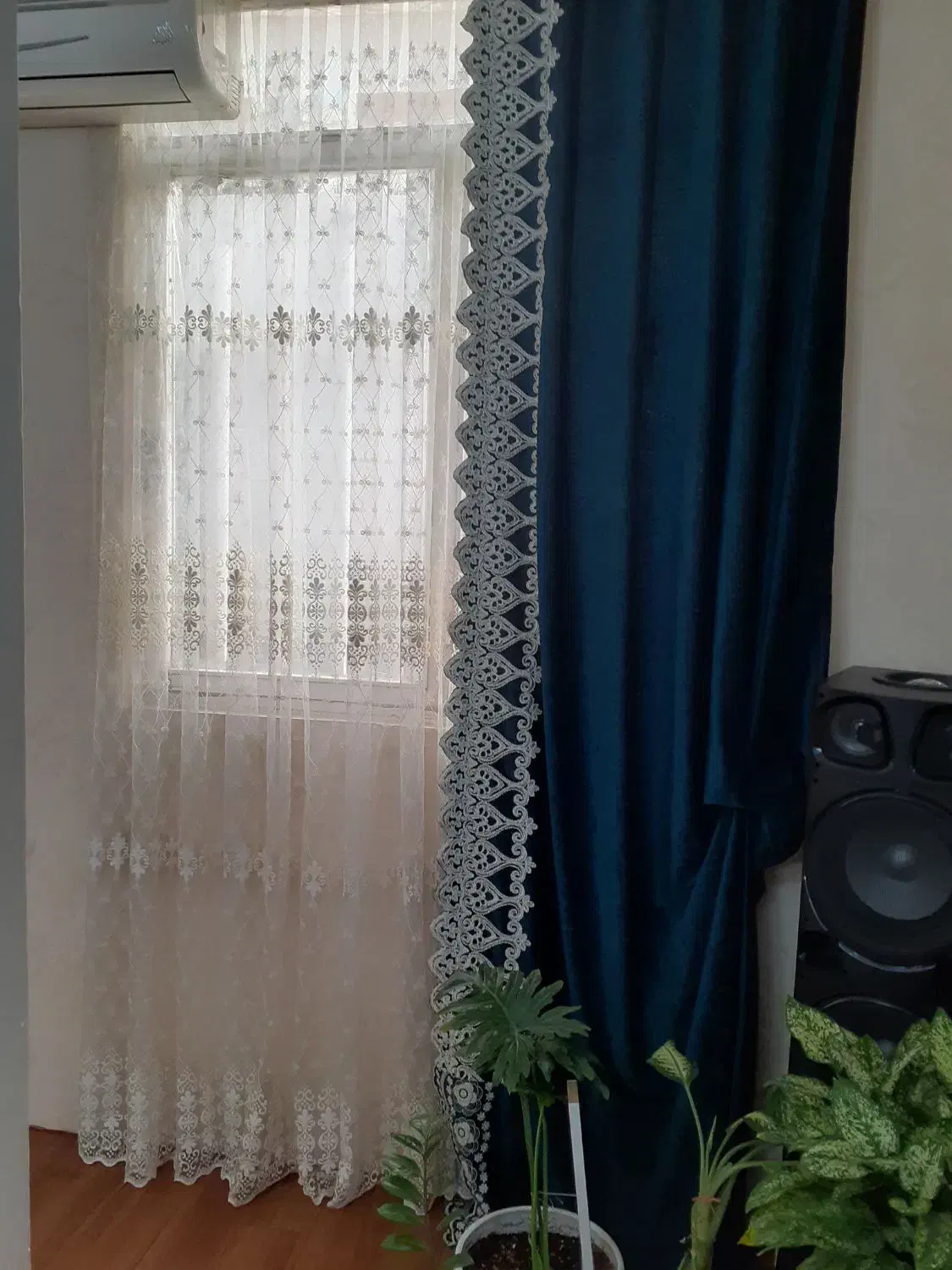 ۲عدد پرده یک عدد والان|پرده، رانر، رومیزی|تهران, افسریه جنوبی|دیوار