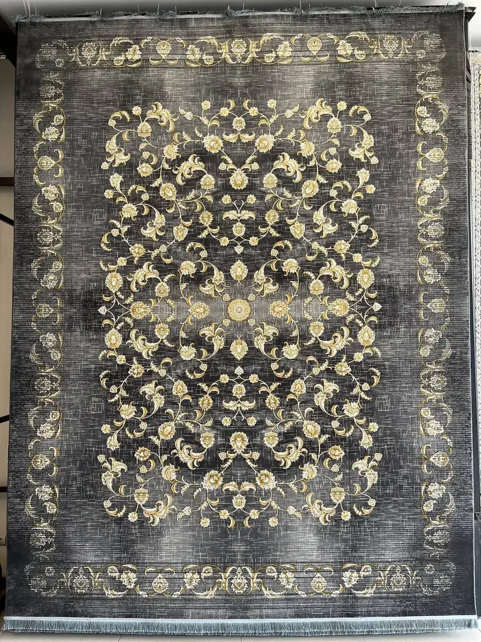 کلکسیون فرش های ۷۰۰شانه گل برجسته **|فرش|قم, حاج خلیل|دیوار