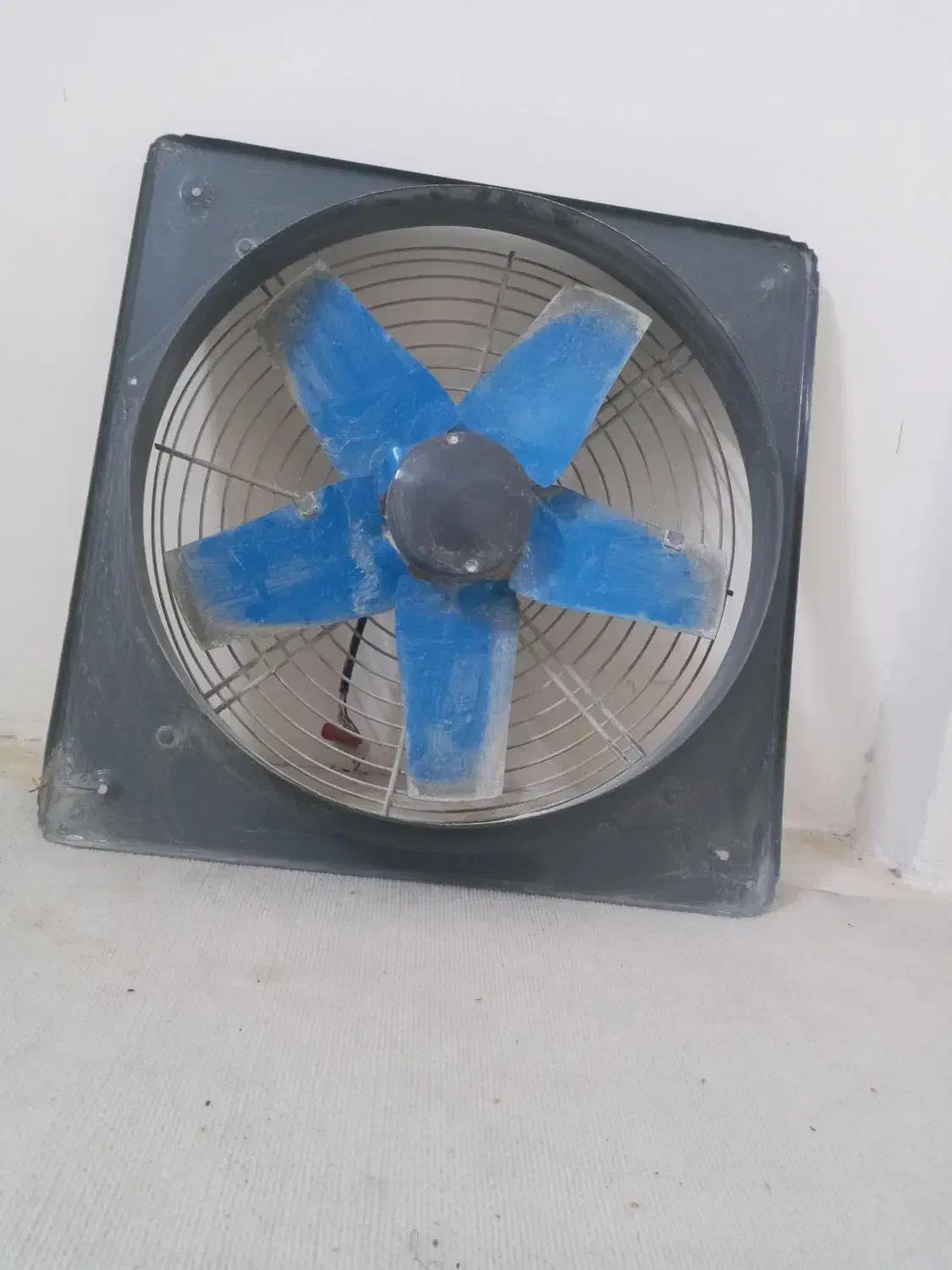 فن ۶۰×۶۰|پنکه و تصفیهکنندهٔ هوا|گلبهار, شهر جدید گلبهار|دیوار