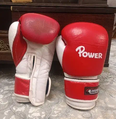 دستکش بوکس چرم حرفه ای|تجهیزات ورزشی|کرج, شهرک جهان‌نما|دیوار