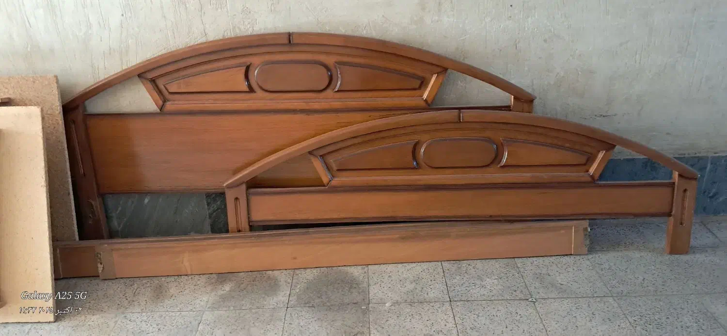 تخت خواب همراه تشک ومیز آرایش وایینه ودوکمد|تخت و سرویس خواب|مرند, |دیوار
