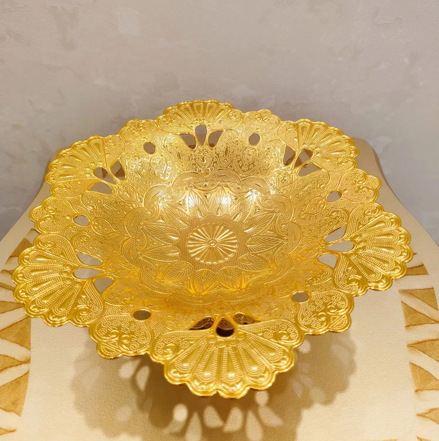 شکلات خوری|ظروف سرو و پذیرایی|کاشان, میانچال|دیوار