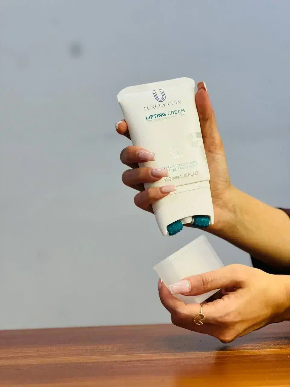 سرم لیفتینگ صورت لاکچریکوین|آرایشی، بهداشتی، درمانی|کاشمر, |دیوار