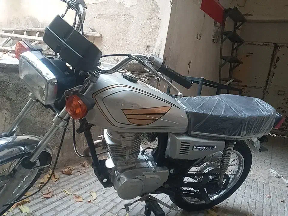 موتور سیکلت ۱۵۰ مزاید همه چیز نو در حد صفر|موتورسیکلت|هرسین, |دیوار