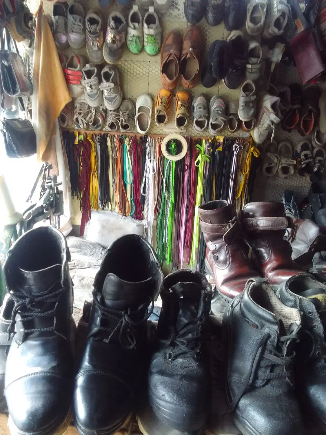 فروش وتعمیر انواع کیف وکفش چرم|کیف، کفش، کمربند|نیشابور, رحمت آباد|دیوار