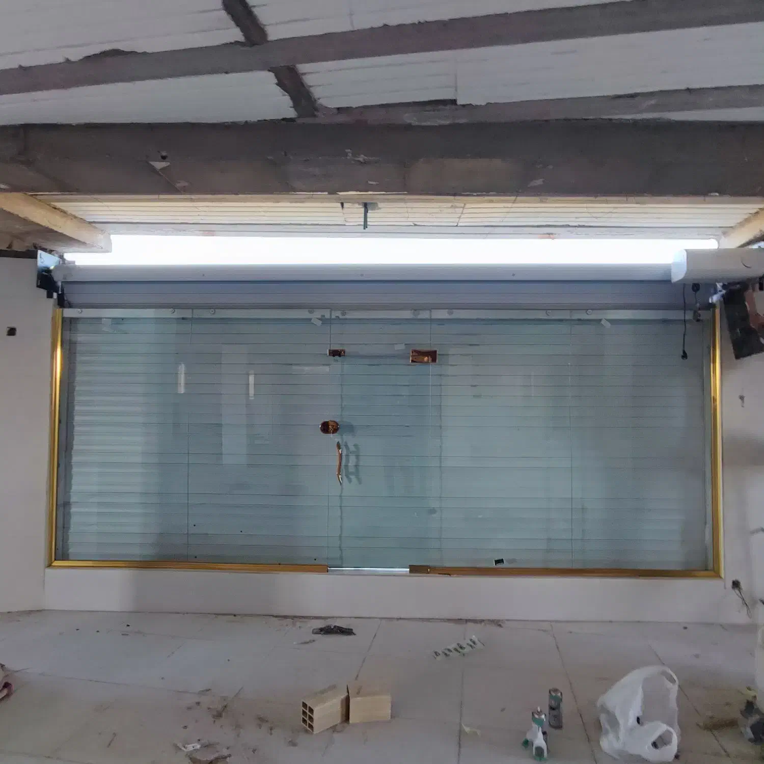 کرکره برقی و دوربین مداربسته|خدمات پیشه و مهارت|میانه, |دیوار