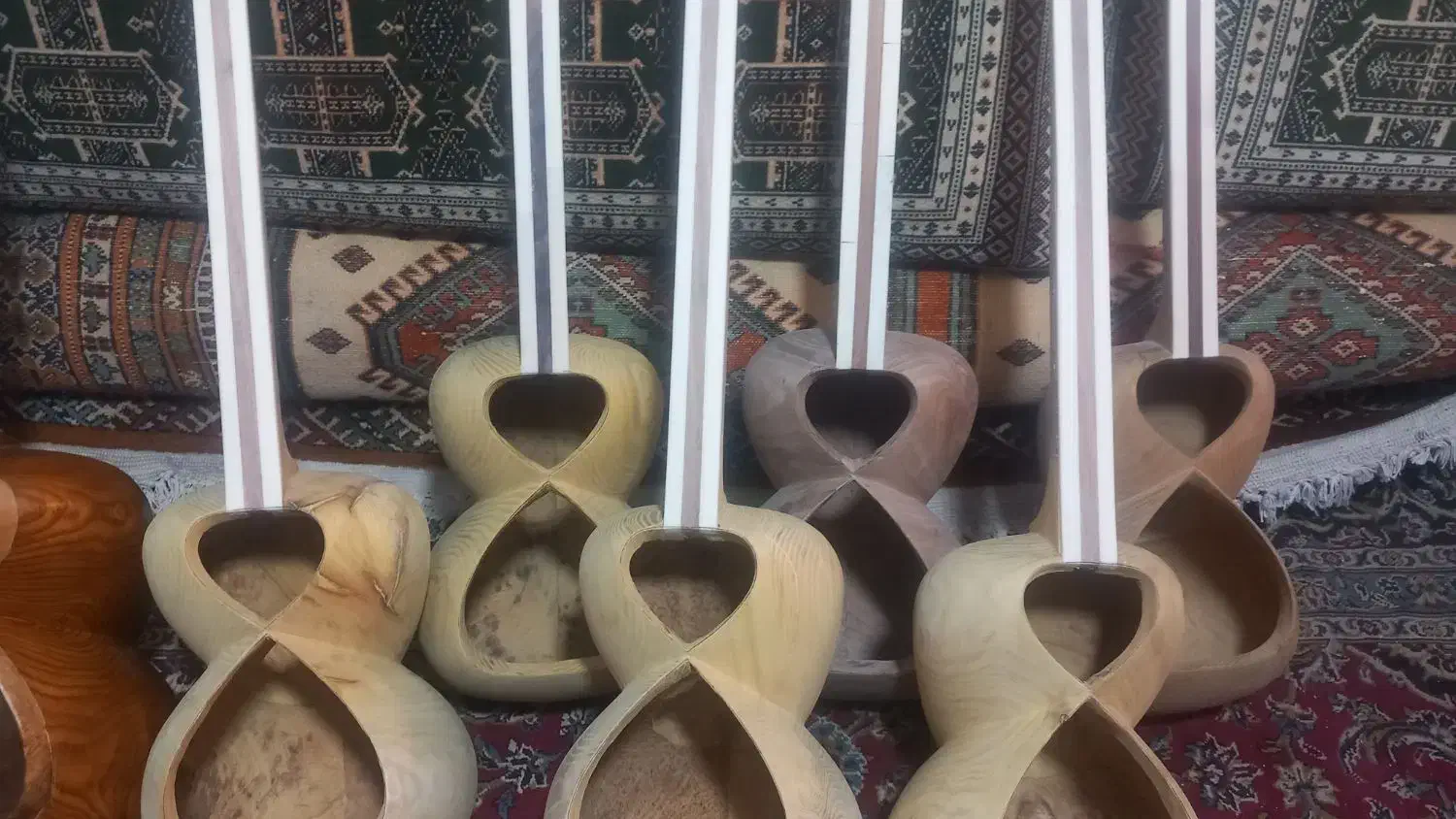 تار الگو یحیی|سازهای سنتی|ملایر, |دیوار