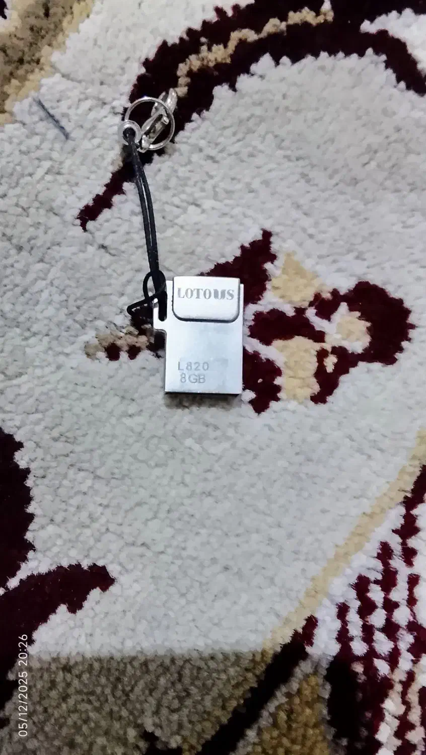 یک عدد فلش هشت گیگ به فروش می‌رسد|لوازم جانبی موبایل و تبلت|بندرعباس, |دیوار