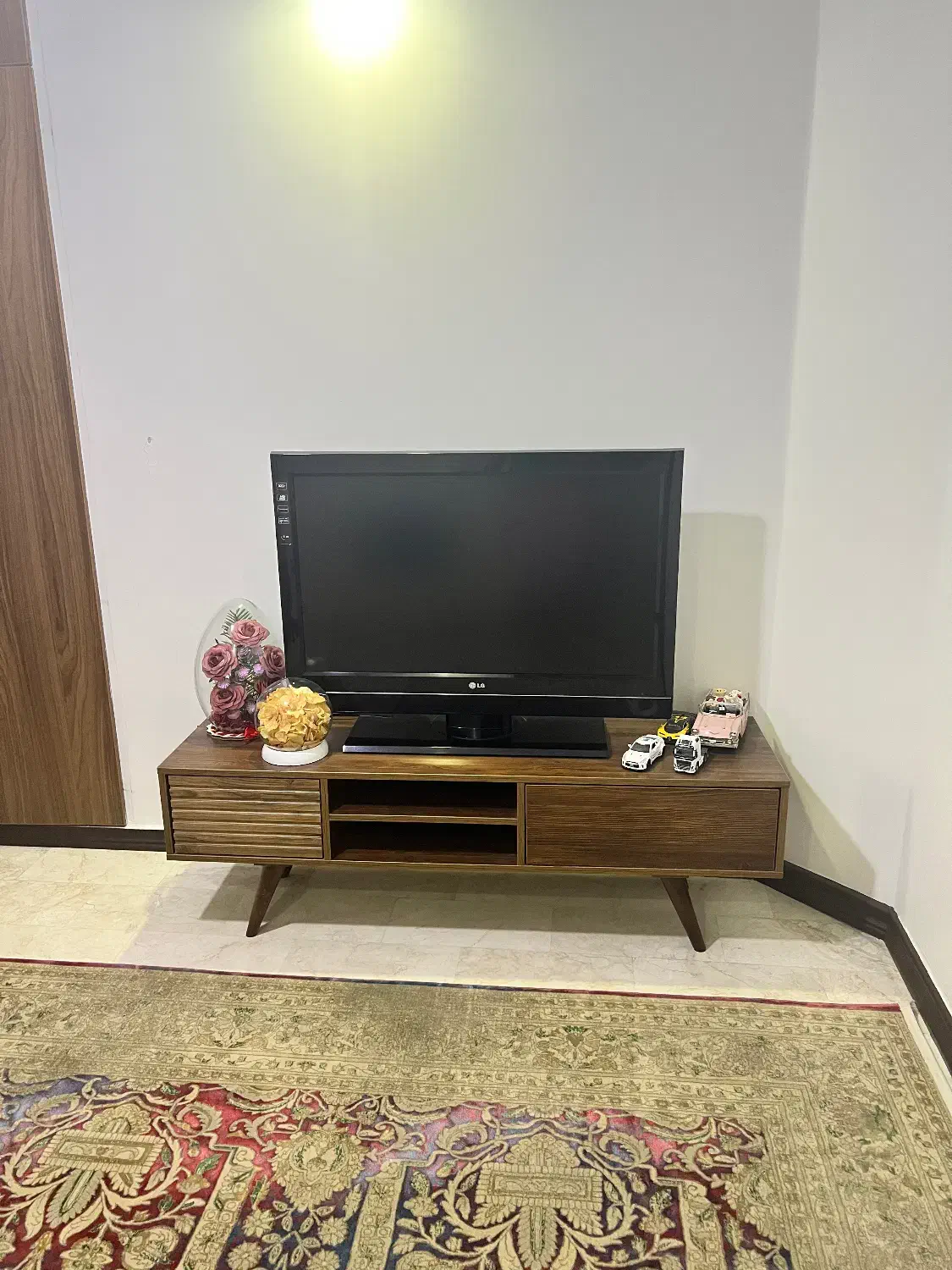 تلویزیون و میز تلوزیون|تلویزیون و پروژکتور|تهران, جنتآباد جنوبی|دیوار